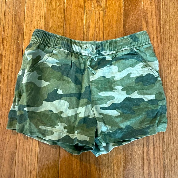 Old navy green shorts. - Picture 1 of 2